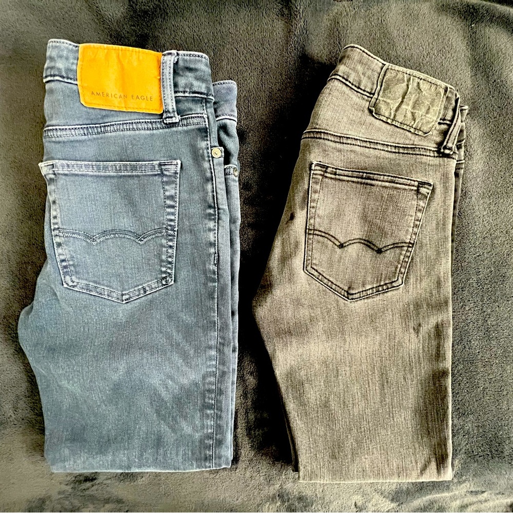 2- pieces: American Eagle jeans | skinny fit | size 26x28 US | black/blue